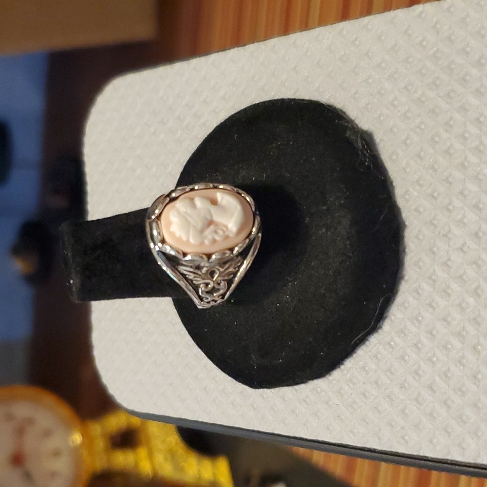Cameo ring size 6